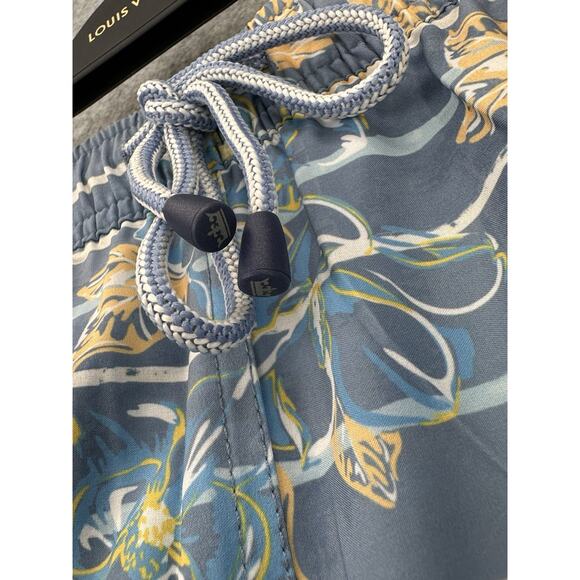 NWT Peter Millar Men's Size L Crown Blue Swim Trunks Shorts Includes Beer Koozie - Picture 4 of 16